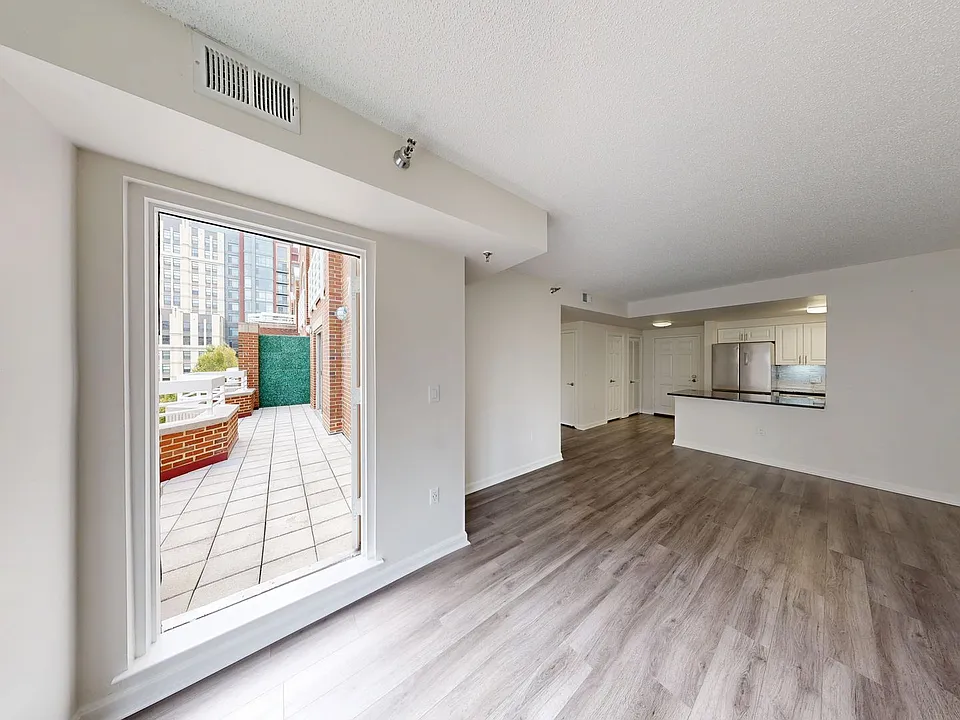 22 Courthouse Sq #402