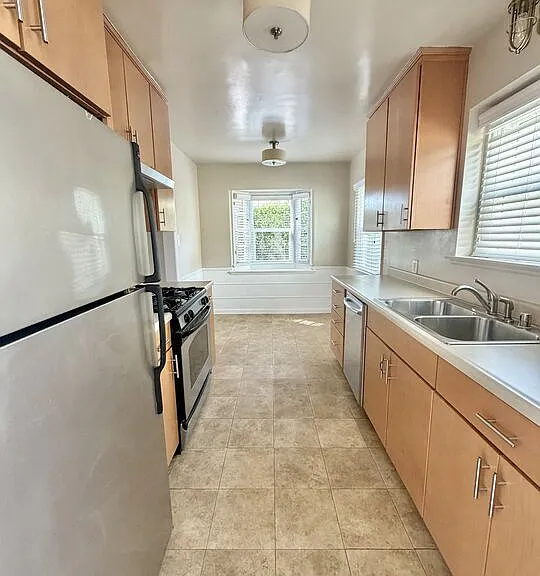 1504 Ocean Park Blvd — Photo 11