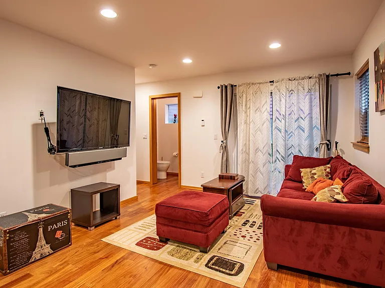 562B Galer St #B — Photo 7