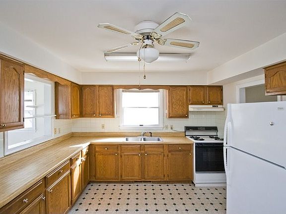 2nd image of 104 Saint Paul St