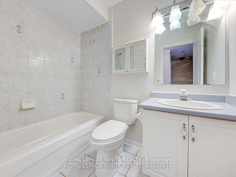 80 Acorn Pl #8 — Photo 18
