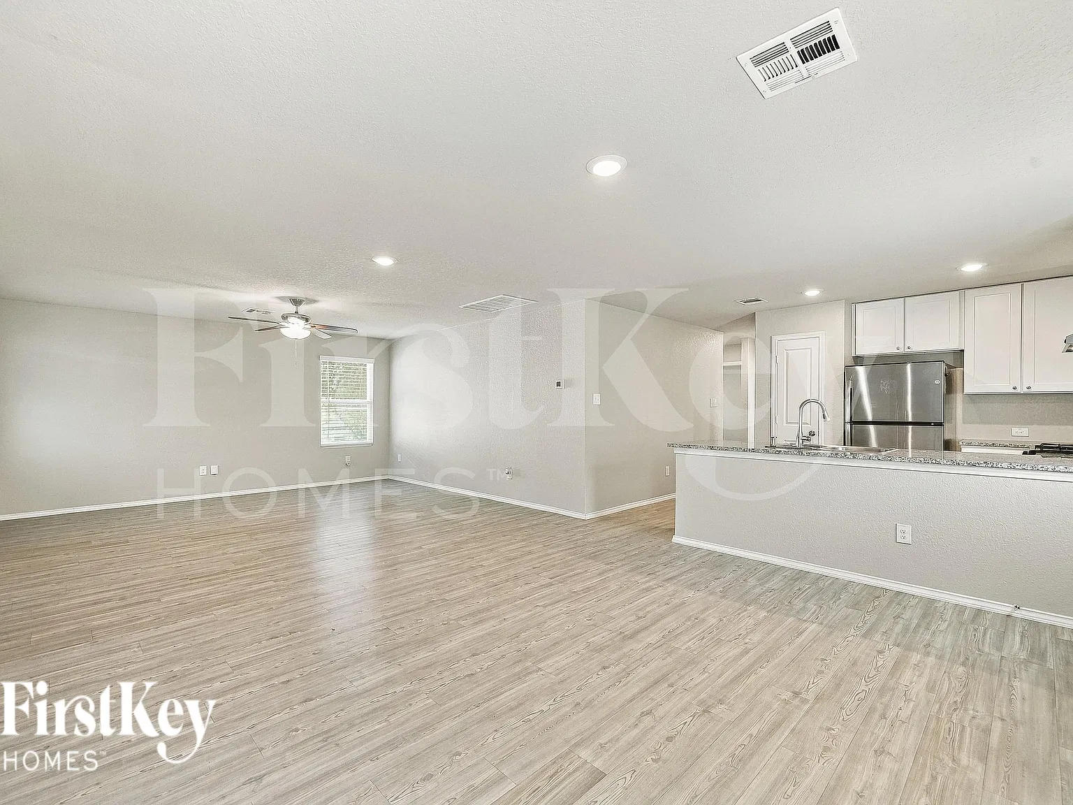 3 bed, 2.0 bath, 1440 sqft, $1,295 — Photo 3