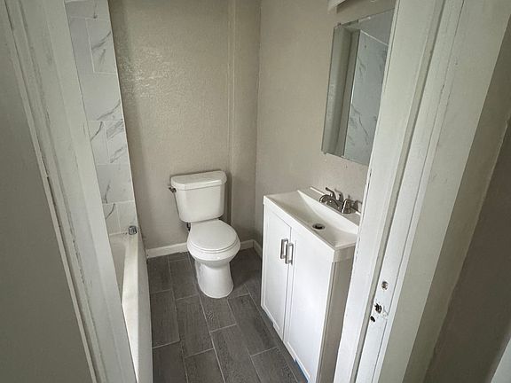 5th image of 612 W 13th St
