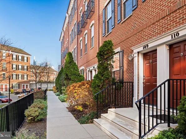 109 Commodore Ct, Philadelphia, PA 19146