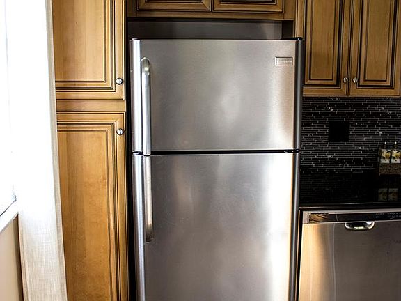 2nd image of 1347 N Mansfield Ave APT 2