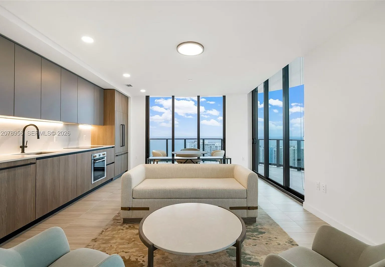 2 bed, 2.0 bath, 995 sqft, $10,000 — Photo 4