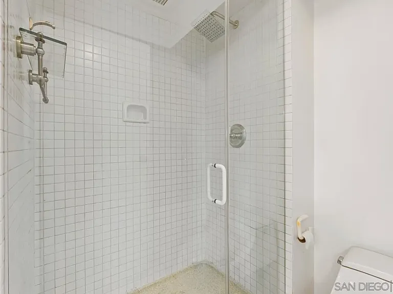 500 W Harbor Dr #504 — Photo 27
