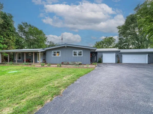 3245 N Lakeside Dr, Coal City, IL 60416
