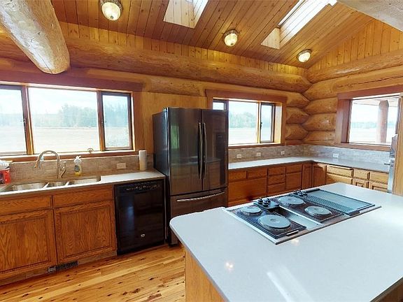 New quartz counter tops and ample natural lighting.