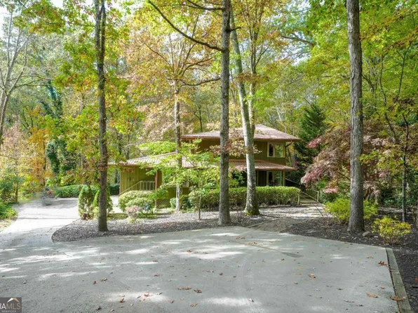 1044 Farmhouse Rd, Gainesville, GA 30506