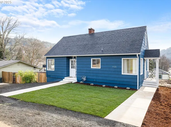 1123 NE Barager Ave, Roseburg, OR 97470