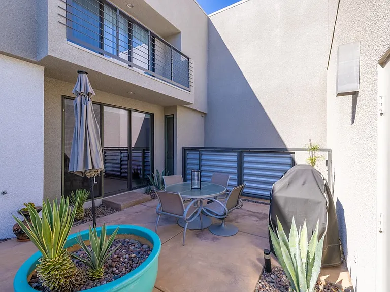 1506 E Baristo Rd — Photo 4