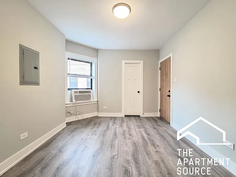 431 W Belden Ave #C102 — Photo 1
