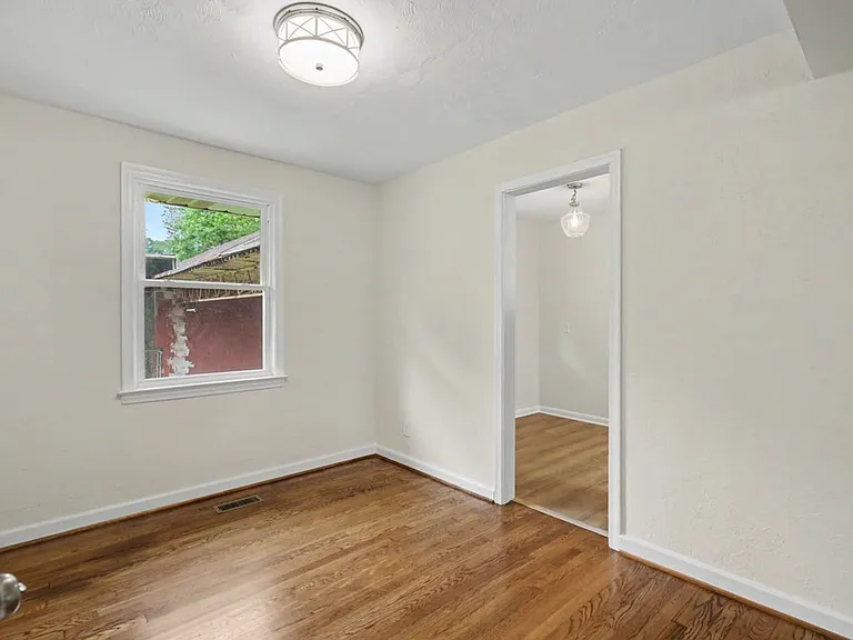 1221 Burlington Rd — Photo 11