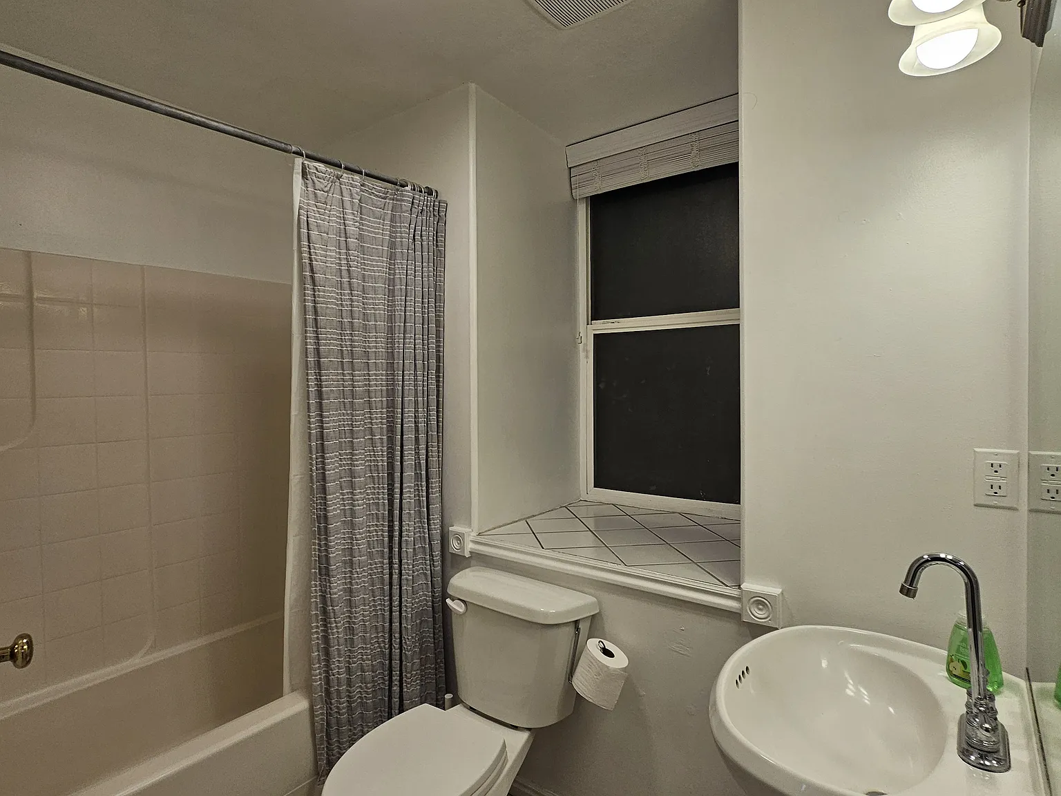 Studio, 275 sqft, $950 — Photo 2