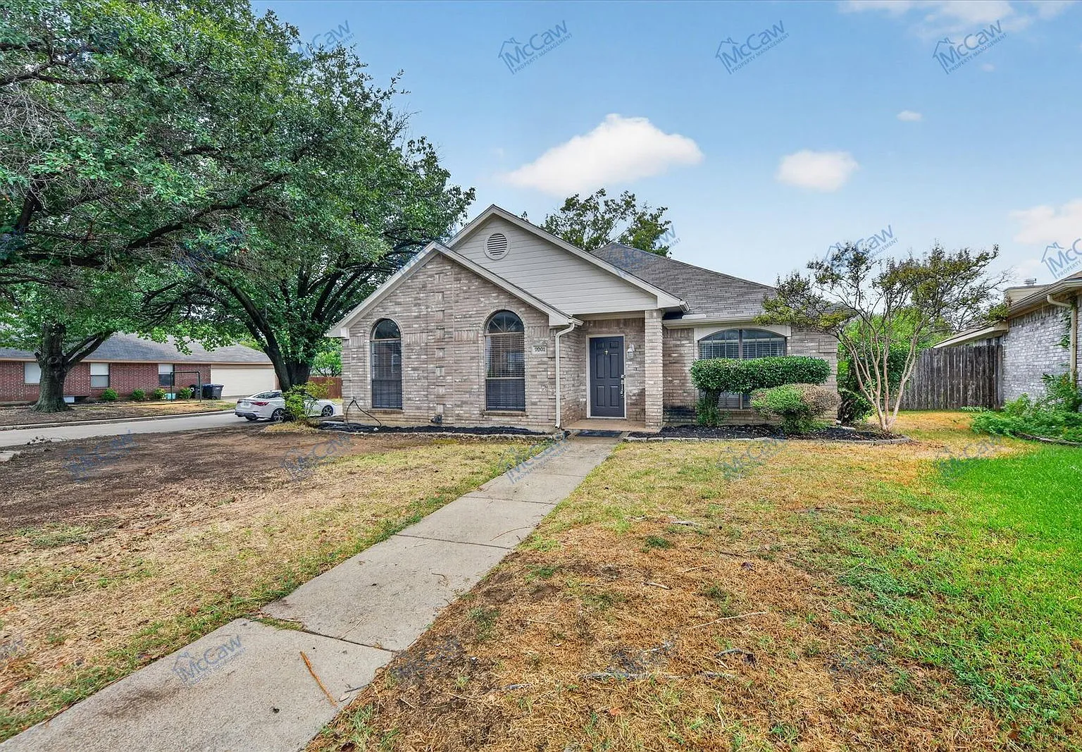3 bed, 2.0 bath, 1848 sqft, $2,100 — Photo 2