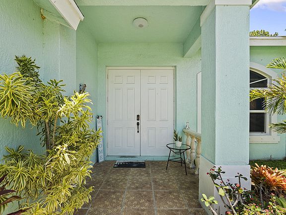 4th image of 1752 SW Bonfire Terrace