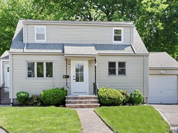 20 Dojean Ct, Bergenfield, NJ 07621