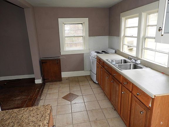 5th image of 375 E End Ave