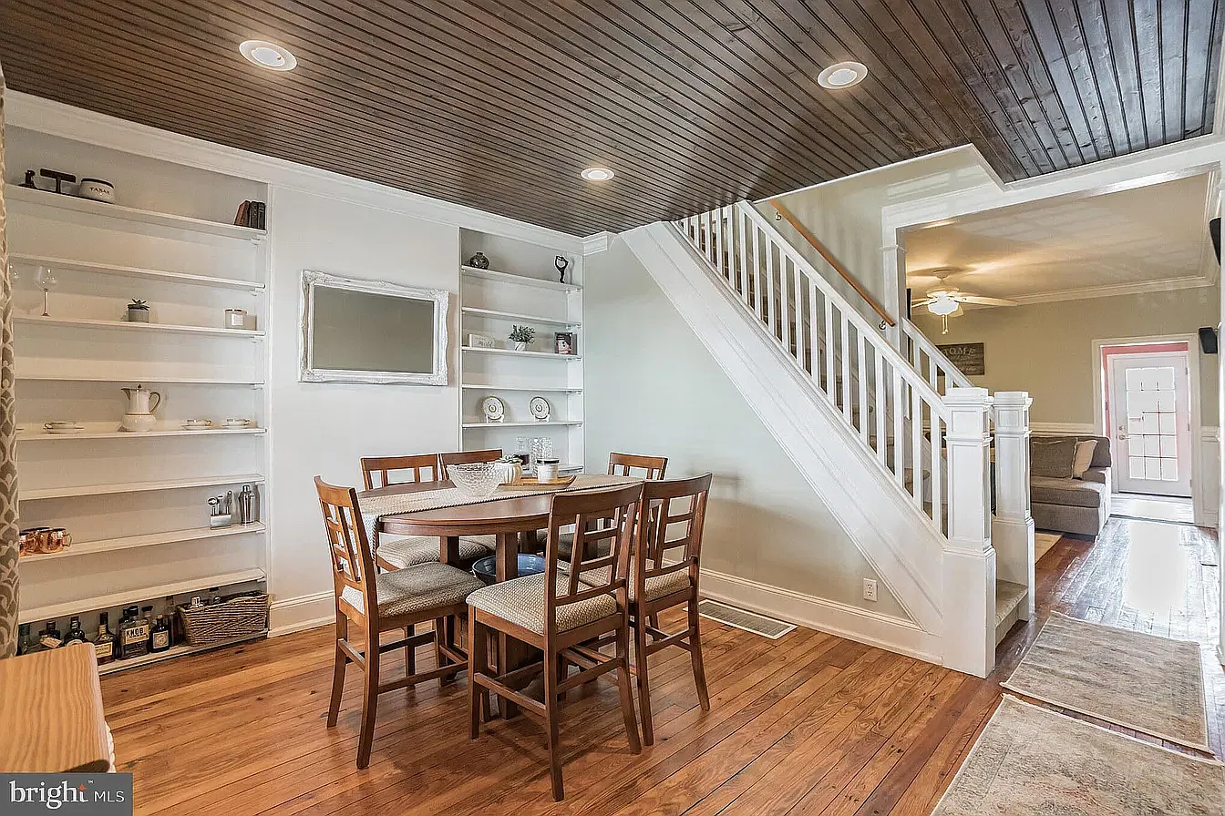 2 bed, 1050 sqft, $2,275 — Photo 3