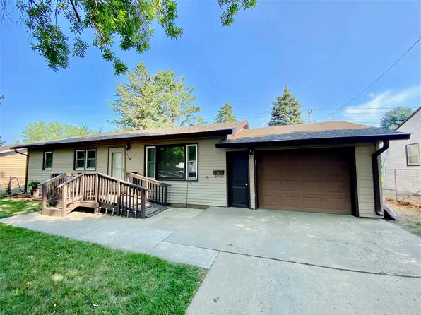 110 James Pl, Yankton, SD 57078
