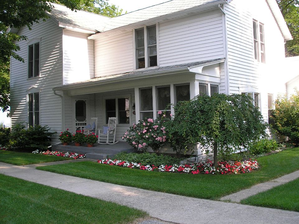 1st image of 120 E 1st St