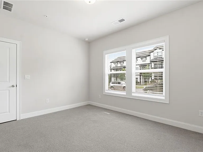 407 Lincoln St — Photo 15