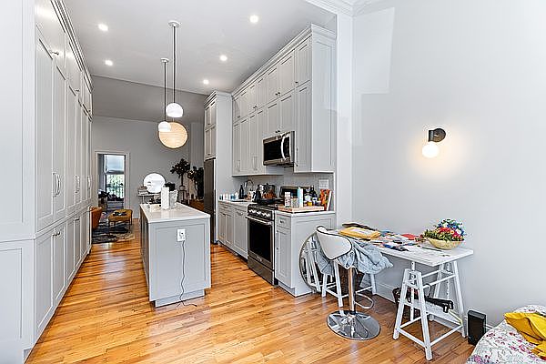 1st image of 219 Saint James Pl