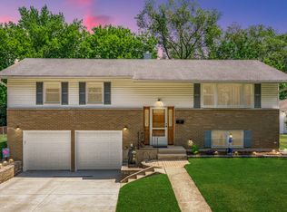 321 N Morris Dr, Palatine, IL 60074