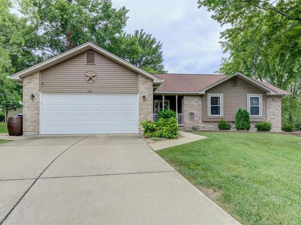 938 Ampere Ct, Lake Saint Louis, MO 63367