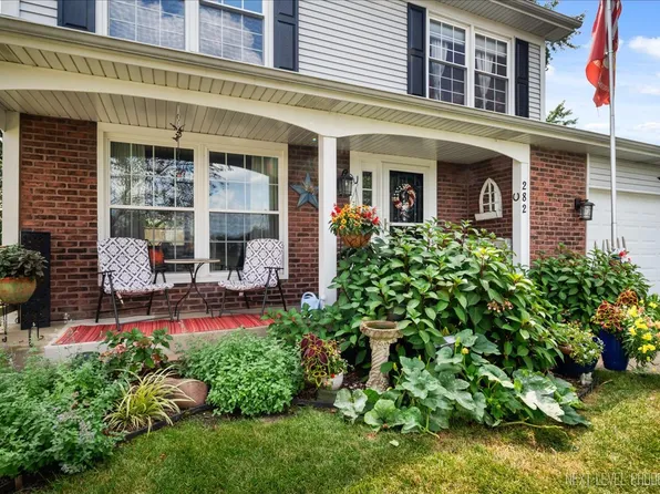 282 Springbrook Ln, Carol Stream, IL 60188