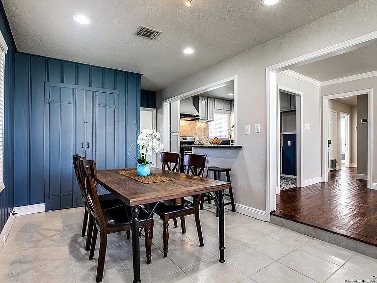 349 Laurelwood Dr — Photo 7