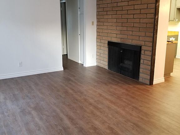 Living Room/ Fireplace