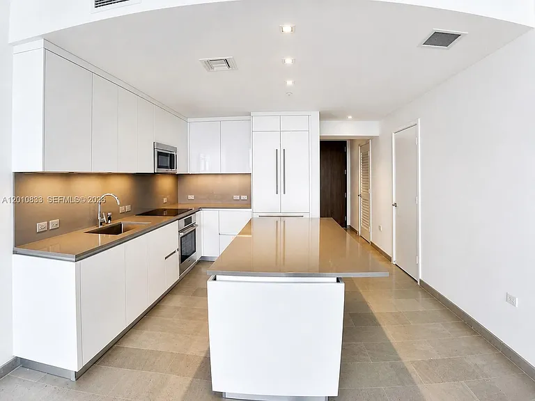 88 SW 7th St #2206 — Photo 10