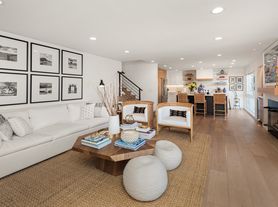 6400 Pacific Ave, Playa Del Rey, CA