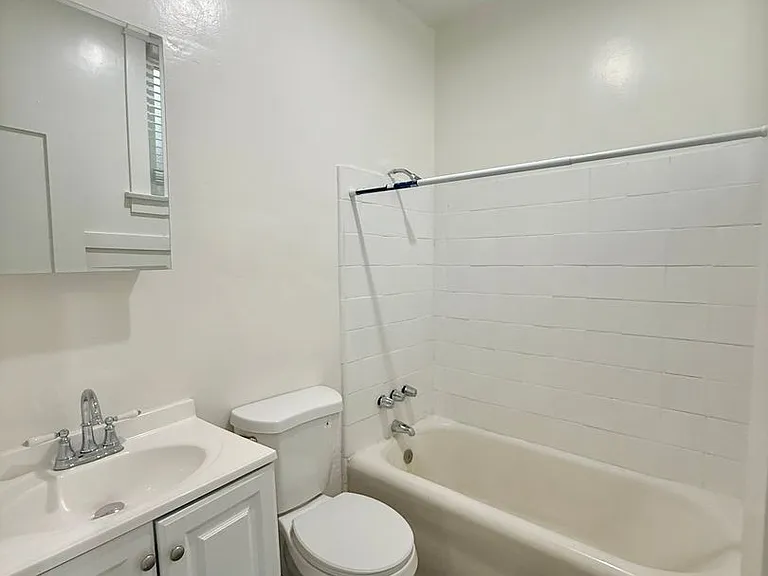 2805-2813A S Vermont Ave — Photo 17