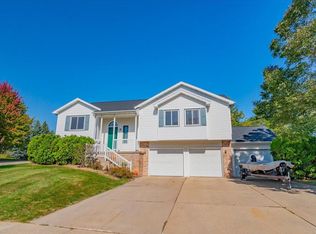 787 Ridge View Ln, Oregon, WI 53575