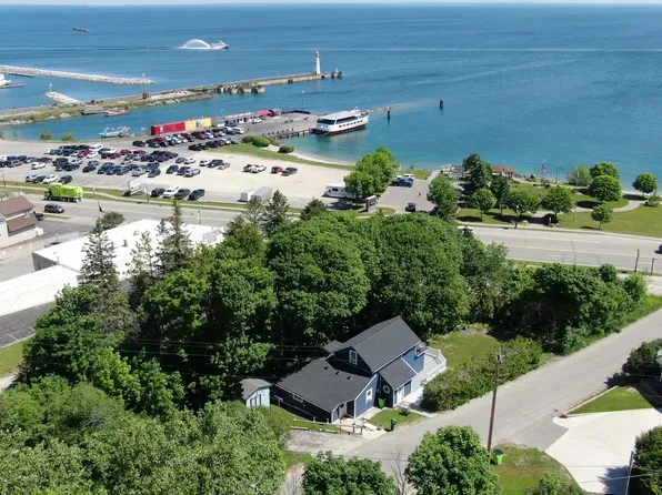 121 Fitch St, Saint Ignace, MI 49781