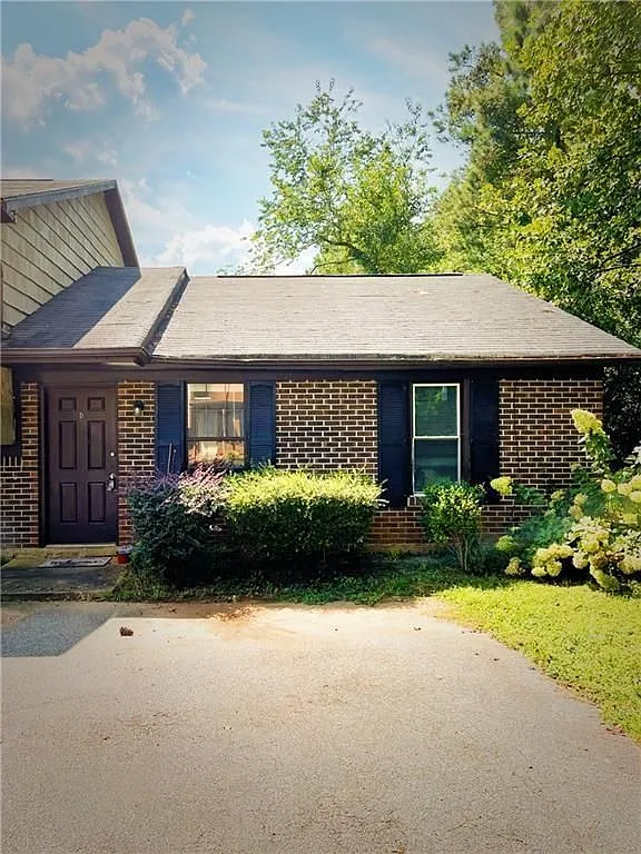2 bed, 2.0 bath, 1220 sqft, $1,350 — Photo 1