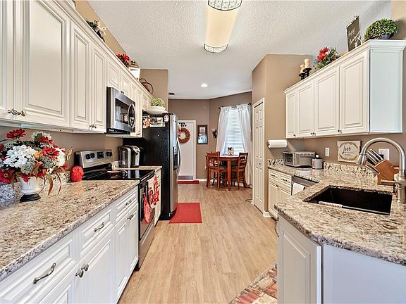 5th image of 6553 Fox Crest Ln