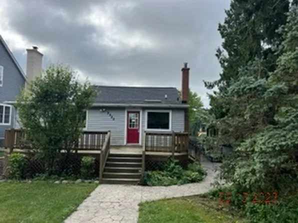 2323 Grove Ln, Cary, IL 60013