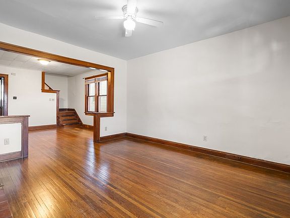 3rd image of 2712 Calumet St