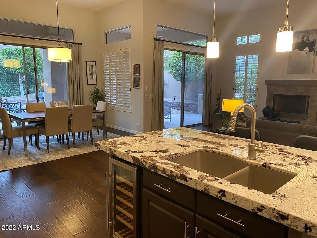 2 bed, 2.5 bath, 2244 sqft, $6,000 — Photo 4