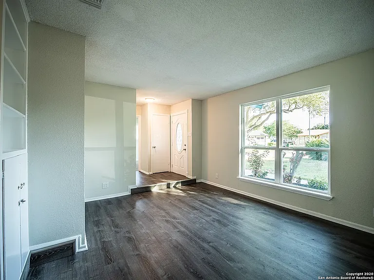 5039 Ed White St — Photo 3