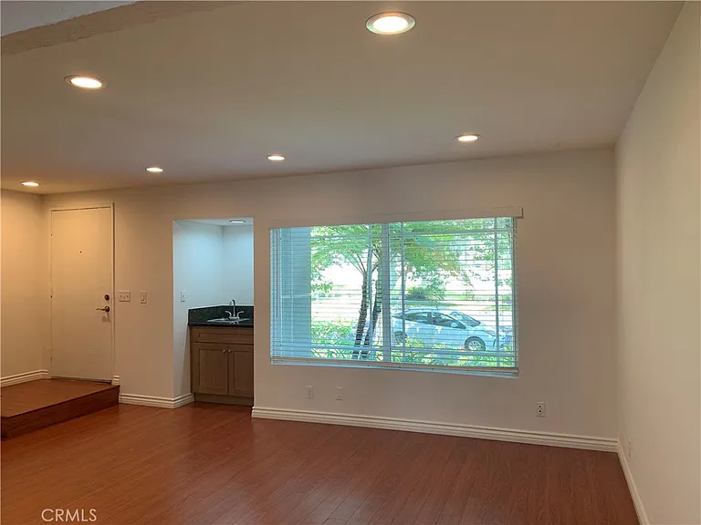 10221 White Oak Ave #1 — Photo 9