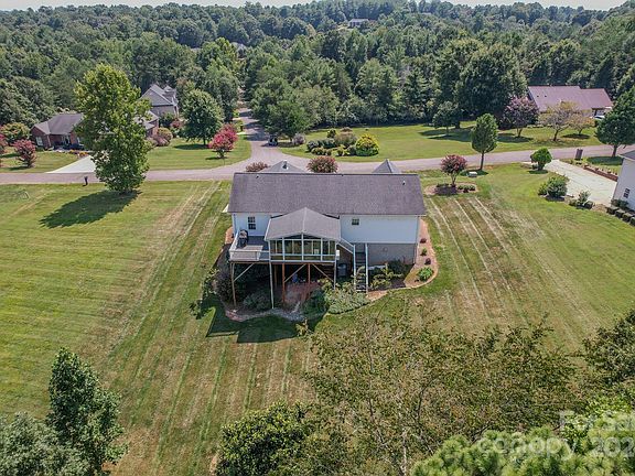 5th image of 5760 Selkirk Dr