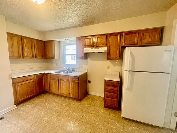 4th image of 2423 N Fremont Avenue