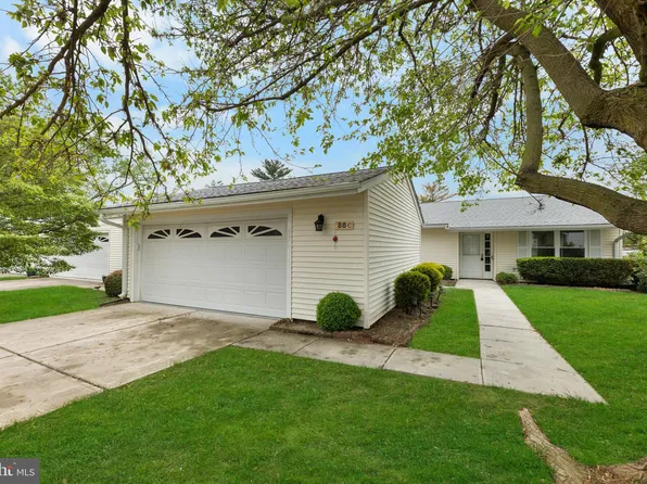 88 Dogwood Plz, Monroe Township, NJ 08831