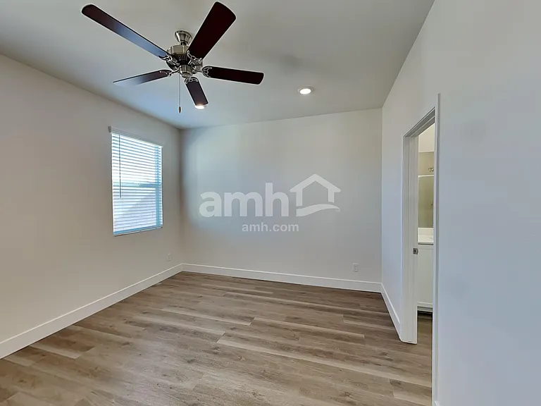 826 English Primrose St — Photo 9