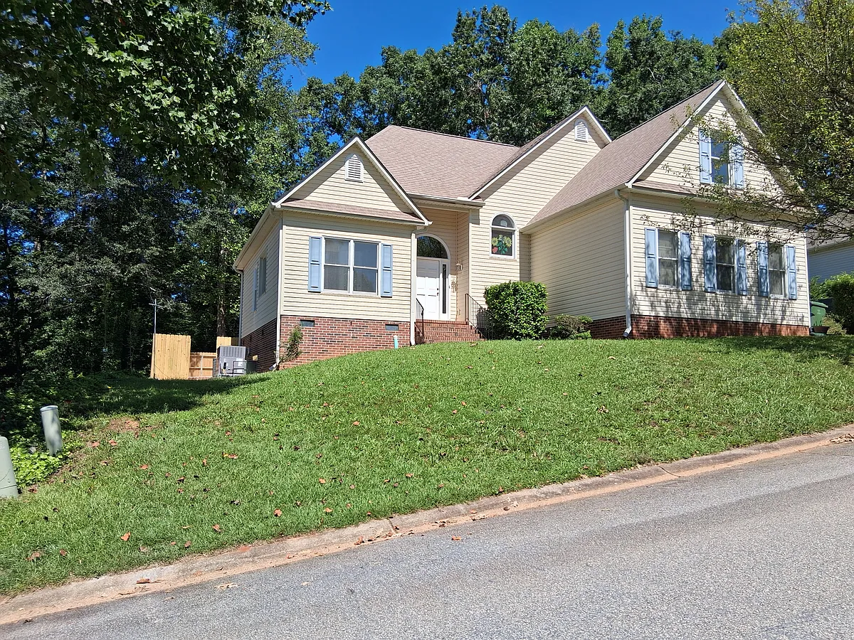 Front of the house very private. - 325 Half Rock Cir